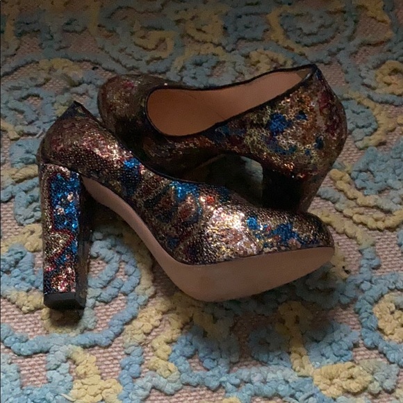 Shoes - Picture 2 of 3